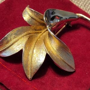 Vintage Stunning Coro Gold Tone Brooch